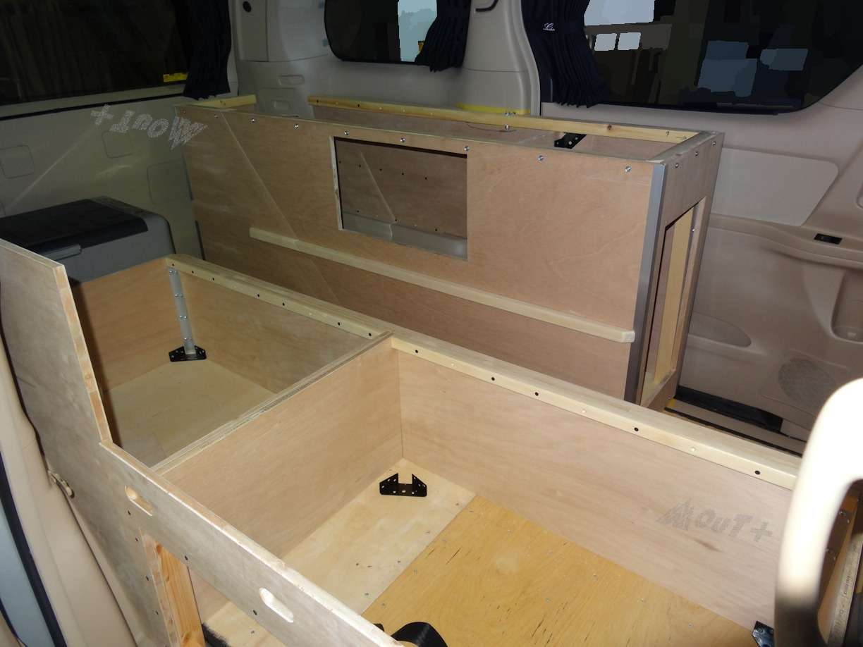 製作過程の断片的な記録写真です