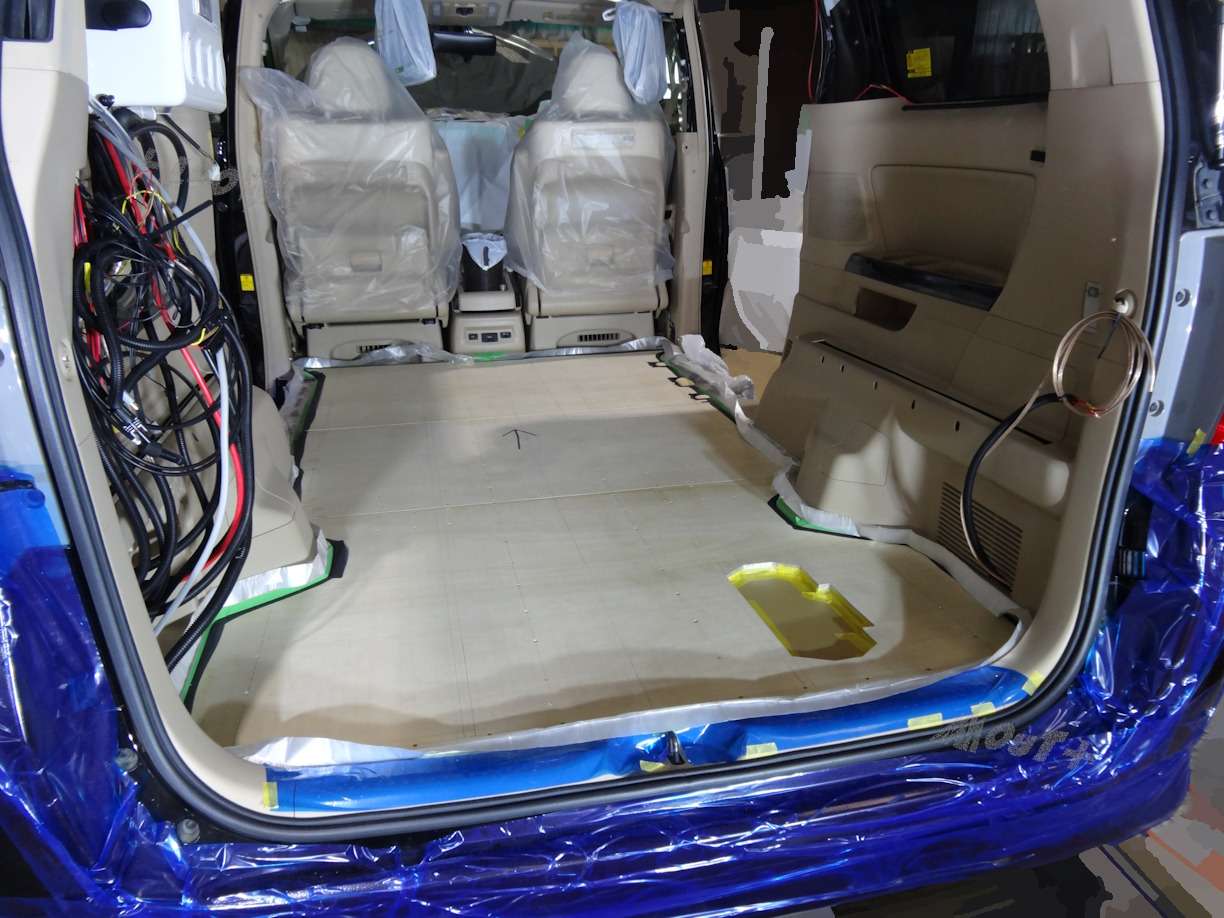 製作過程の断片的な記録写真です